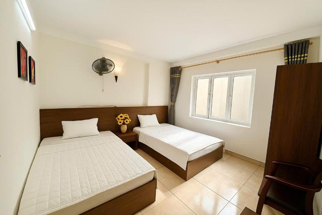 Postel nebo postele na pokoji v ubytování Noi Bai Sunflower Hotel