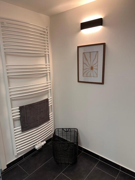 a room with a window and a picture on the wall at Ferienwohnung Storchennest in Eisfeld