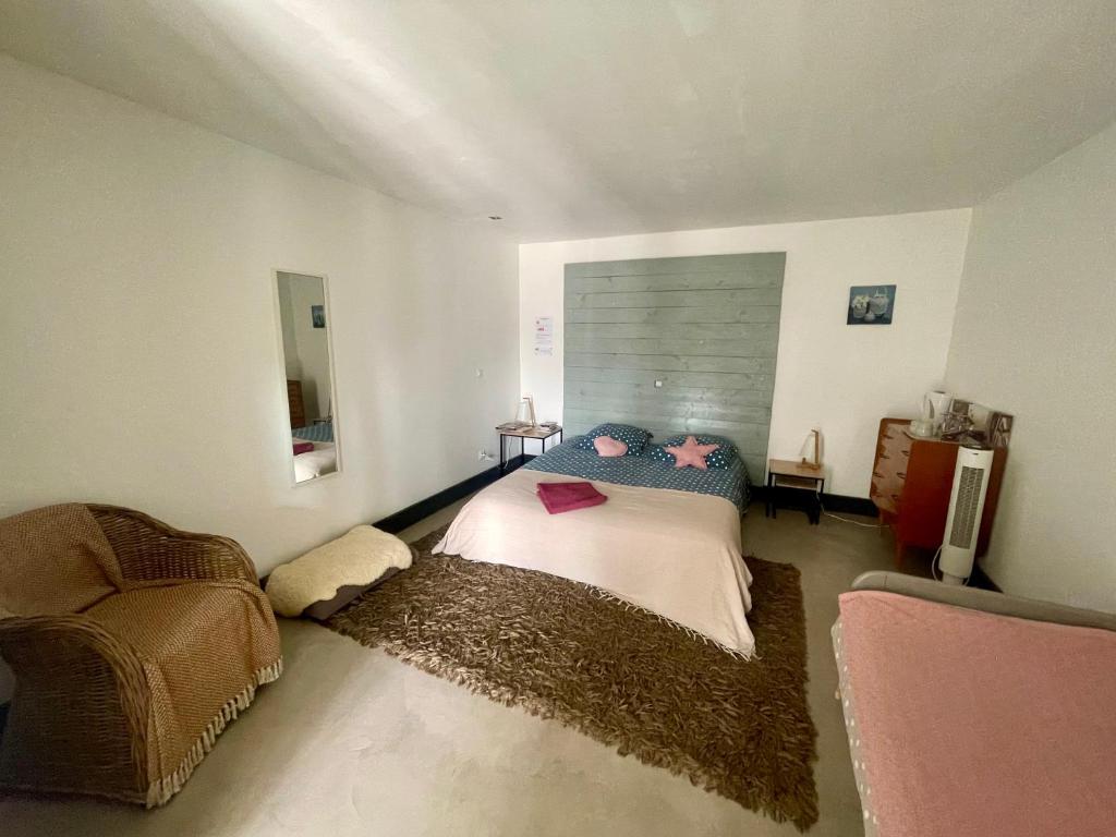 Postel nebo postele na pokoji v ubytování Le Mazet Chambre d'Hôtes