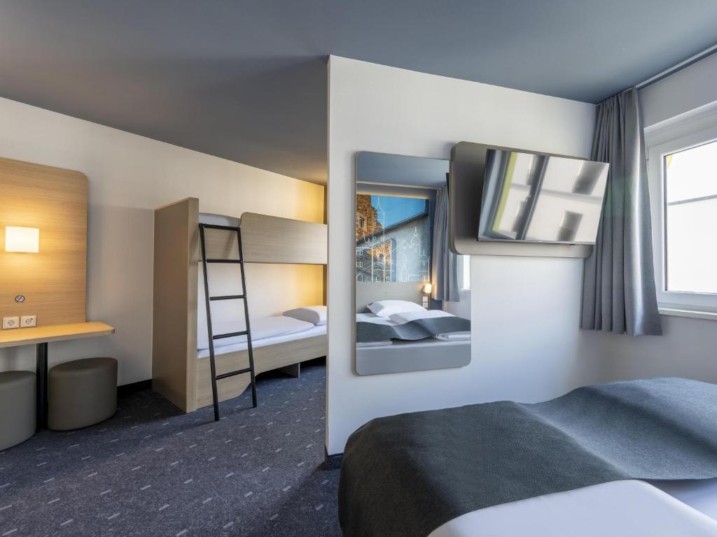 Postel nebo postele na pokoji v ubytování B&B Hotel Schweinfurt-City