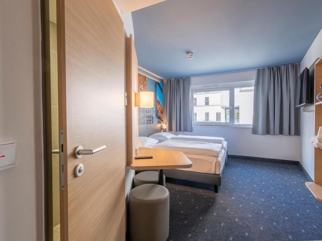 Postel nebo postele na pokoji v ubytování B&B Hotel Schweinfurt-City