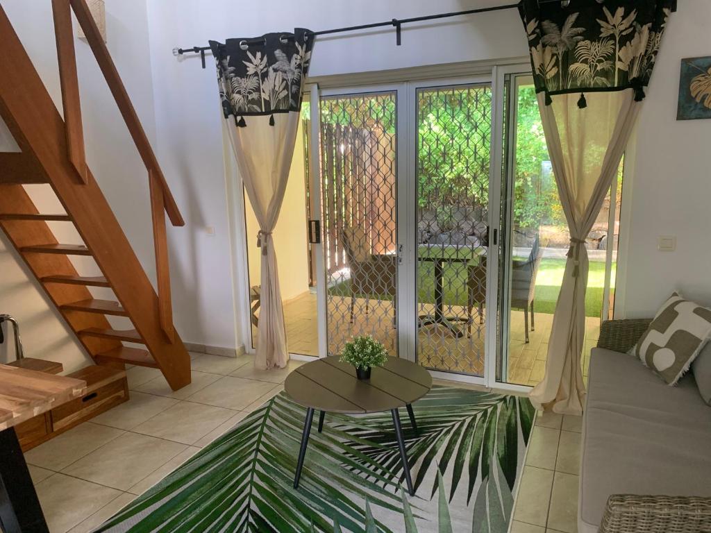 Zahrada ubytování Tiki Ora Lodge - Fetia