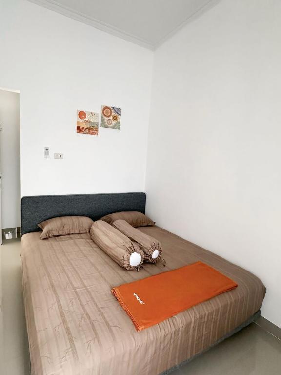 Postel nebo postele na pokoji v ubytování Kino Stay - 3 BR, A Modern Minimalist House