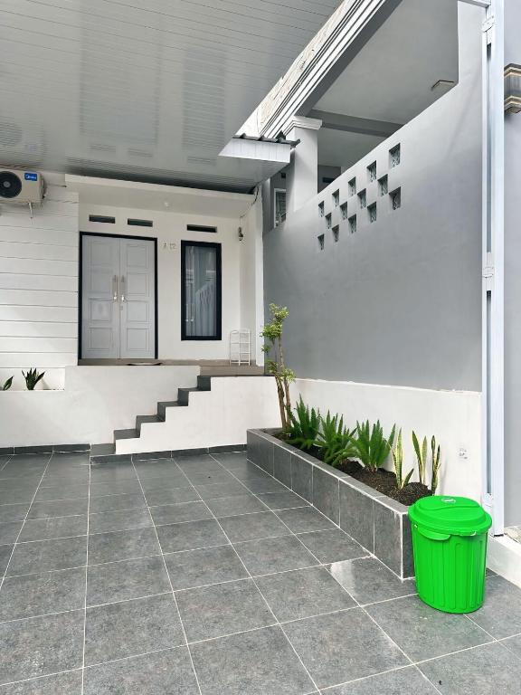 Fotografie z fotogalerie ubytování Kino Stay - 3 BR, A Modern Minimalist House v destinaci Lampung