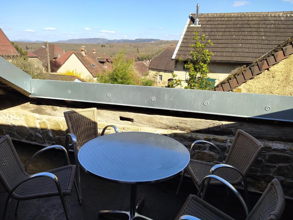 a table and chairs on a balcony with a view at Grand appartement 3 étoiles avec terrasse dans maison vigneronne 18éme siècle in Saint-Lothain