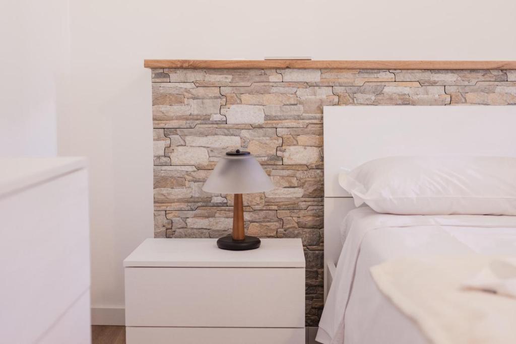 Postel nebo postele na pokoji v ubytování Emozione del lago
