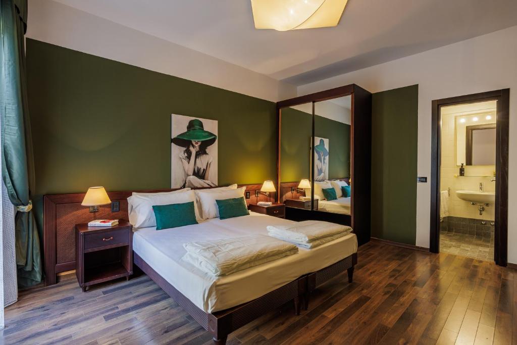 Postel nebo postele na pokoji v ubytování Hotel alla Grotta