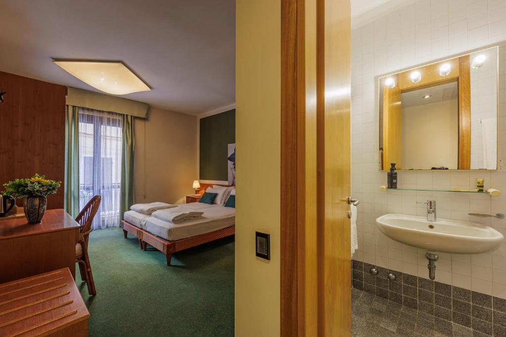 Postel nebo postele na pokoji v ubytování Hotel alla Grotta