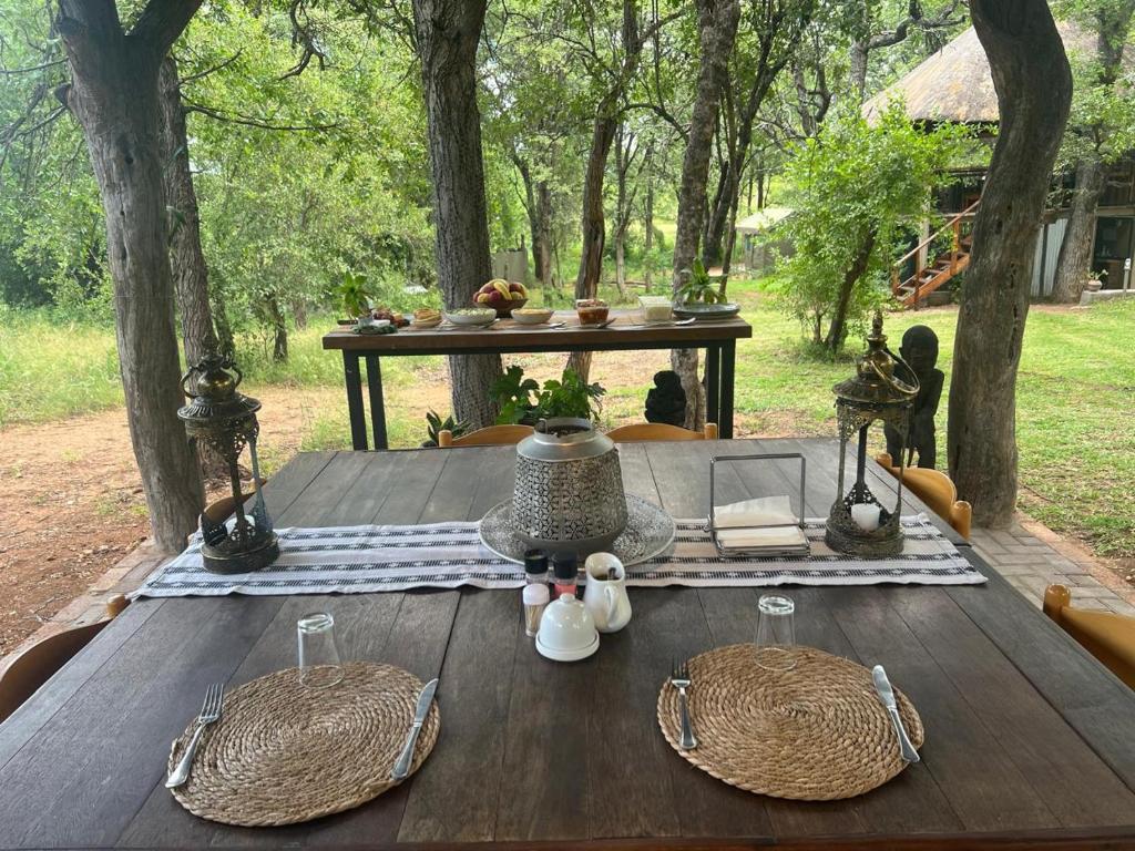 Zahrada ubytování NDZUTI BUSH CAMP