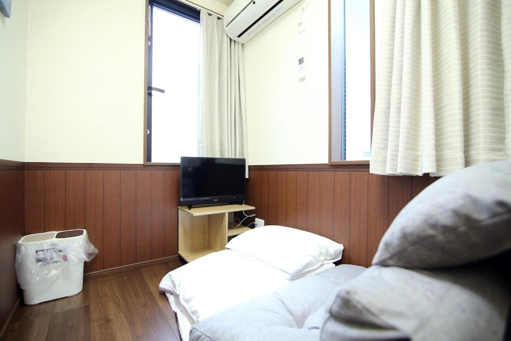 Central Shinjuku, Quiet Area, Close to Station, Room205