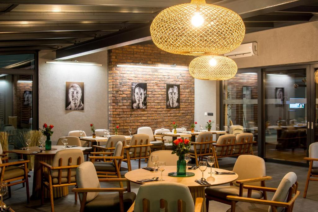 Reštaurácia alebo iné gastronomické zariadenie v ubytovaní Hotel Barczyzna Medical Spa