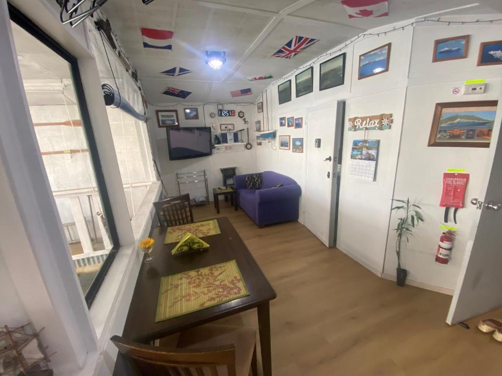 On the water boat House - Resim 12