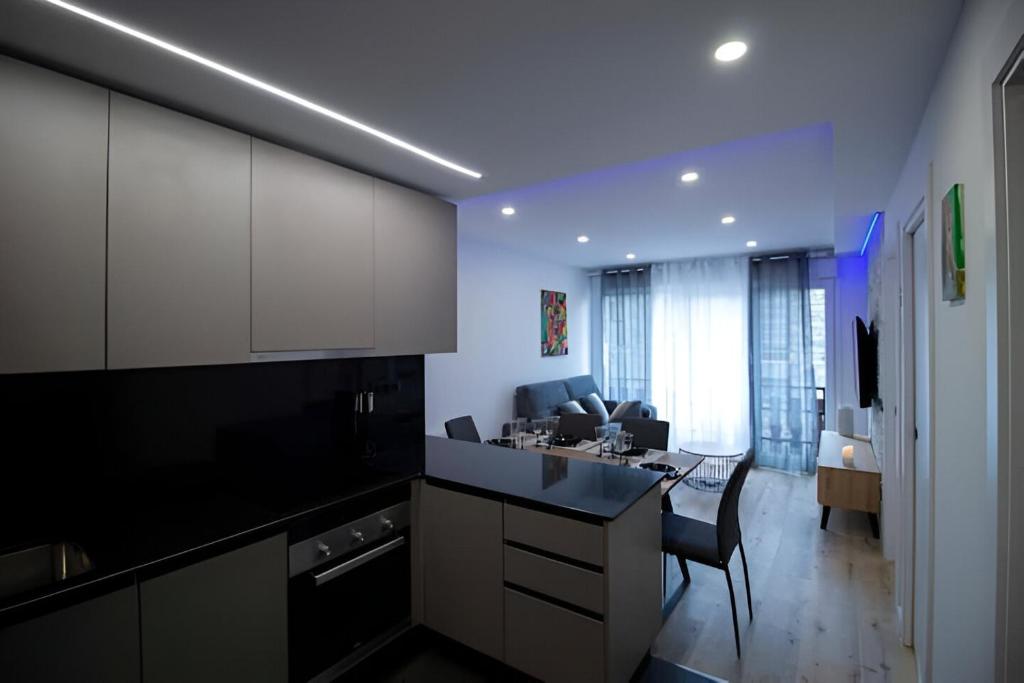Dapur atau dapur kecil di Apartamento Moderno a 5 min del Funicamp, 1-2