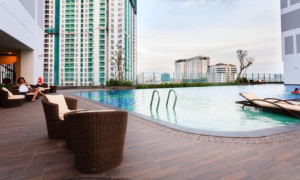 Bazén v ubytování Awesome Rivergate Apartment - CBD in Hcm City nebo v jeho okolí