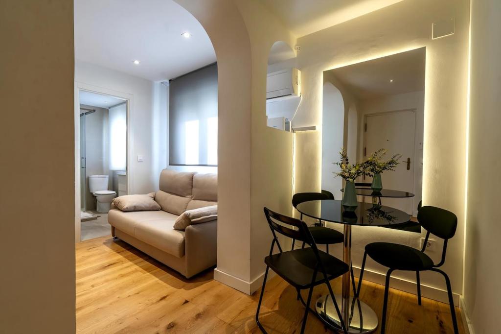 CB10 - Stylish Modern Apartment- 5-minute walk to Gran Vía