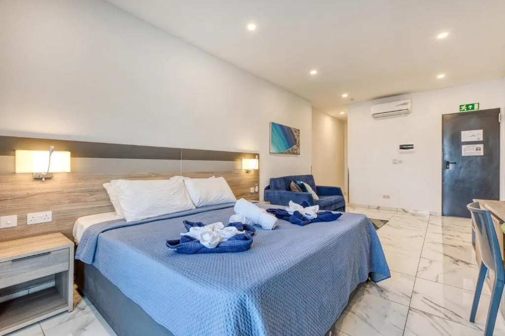 Stylish Apartments in Bay Square