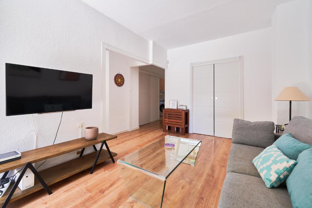 Televízia a/alebo spoločenská miestnosť v ubytovaní Villa Rosita Suites en Playa de la Malagueta con terraza