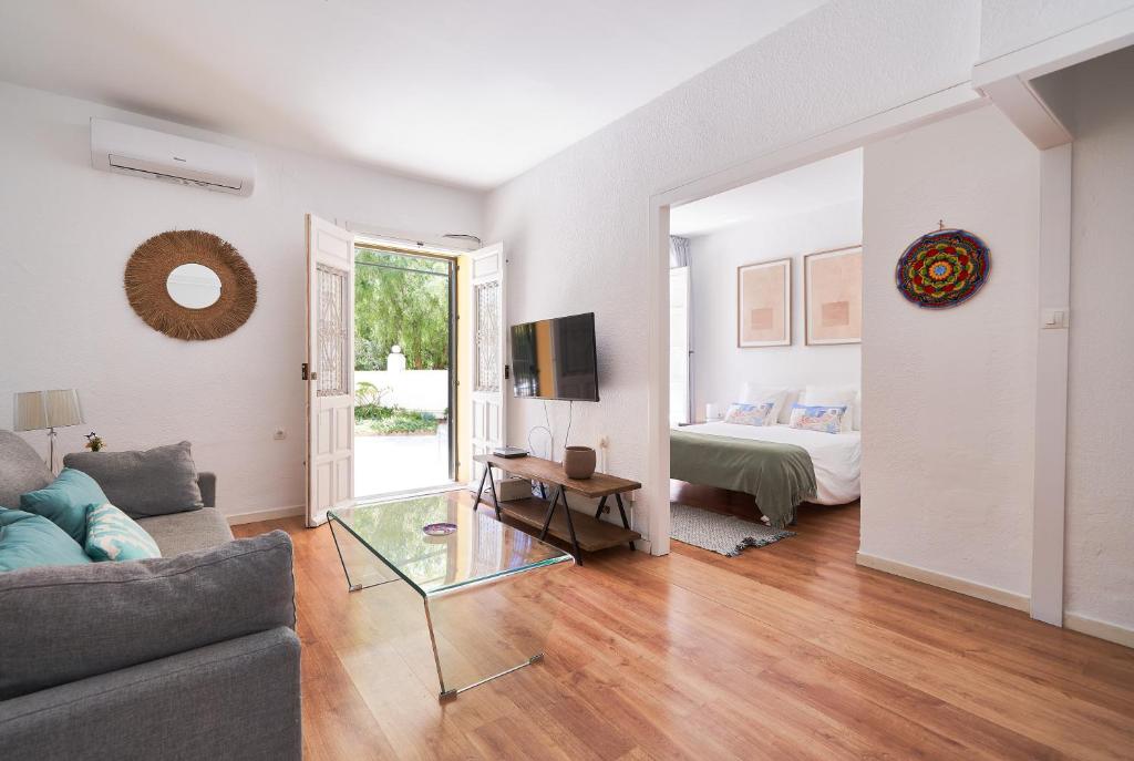Televízia a/alebo spoločenská miestnosť v ubytovaní Villa Rosita Suites en Playa de la Malagueta con terraza
