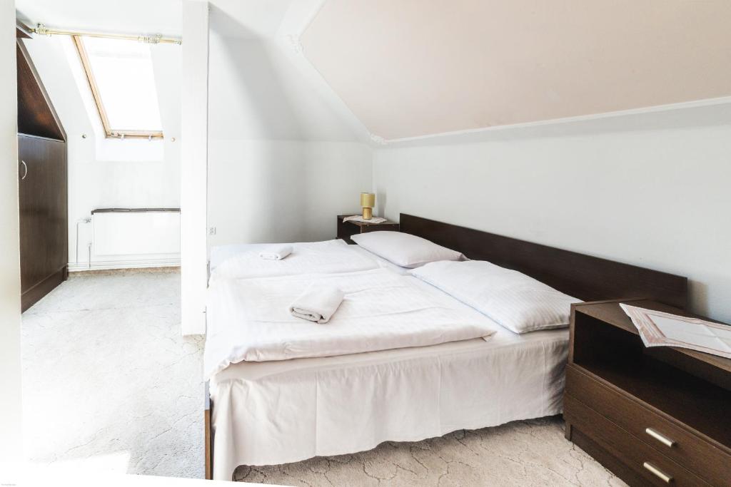 Postel nebo postele na pokoji v ubytování Hotel Bohemia