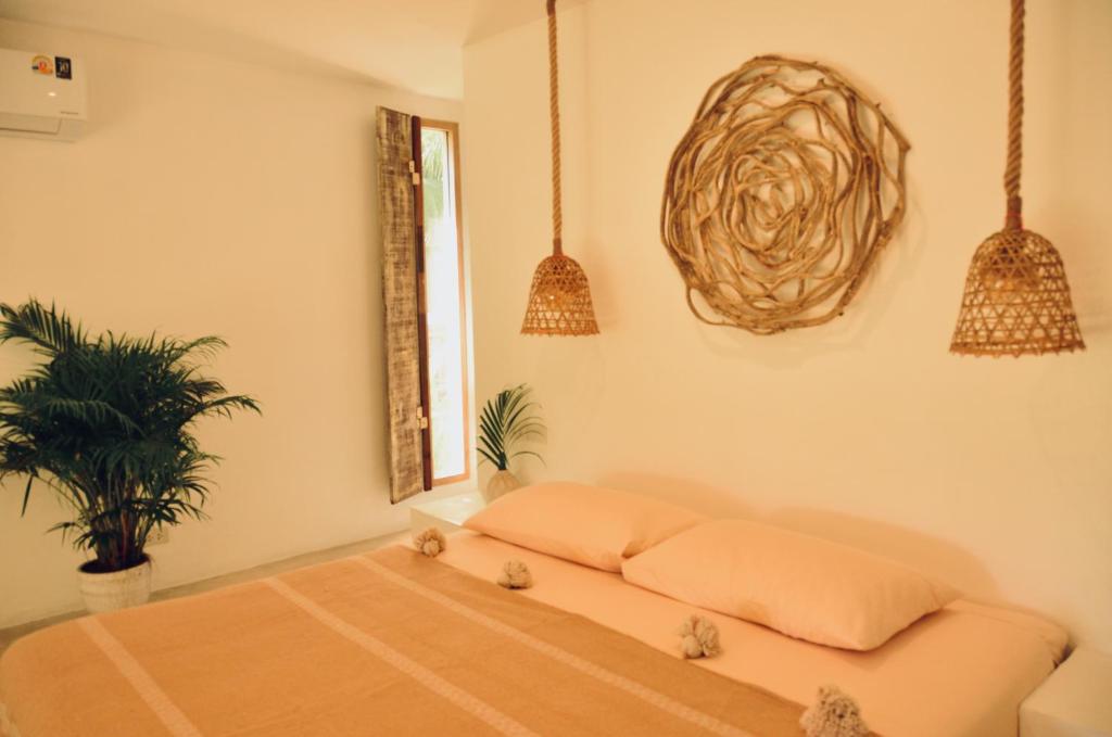 Postel nebo postele na pokoji v ubytování Tides Signature Koh Chang boutique resort