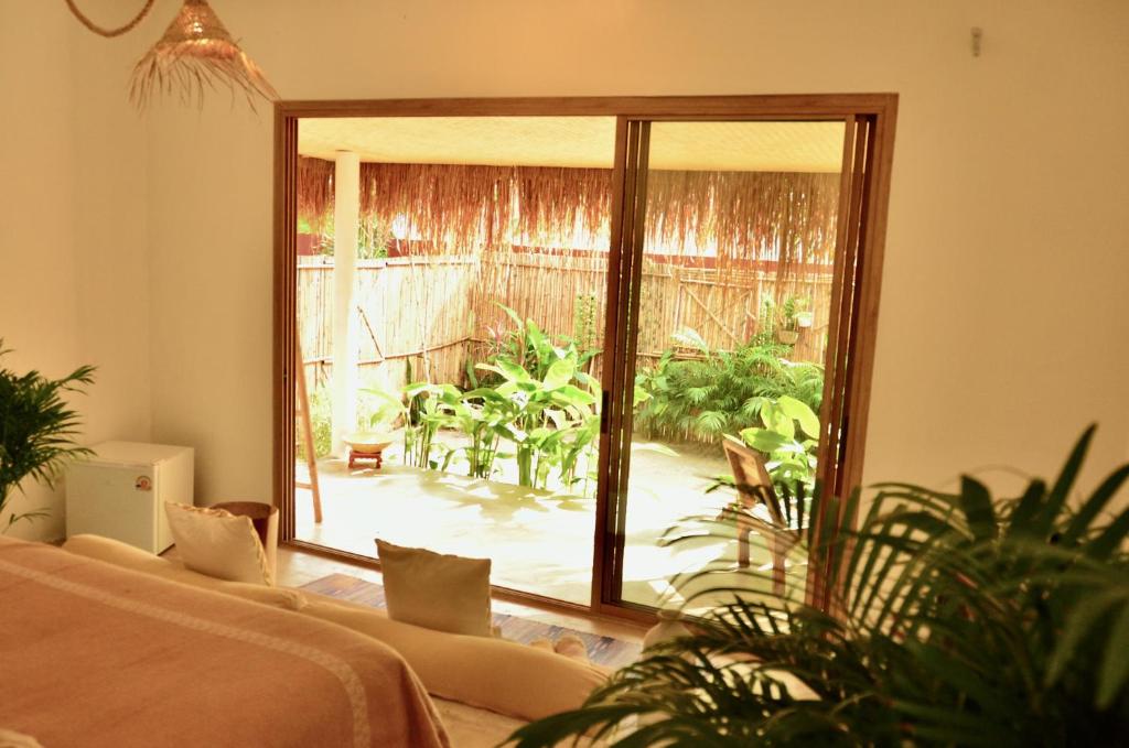 Postel nebo postele na pokoji v ubytování Tides Signature Koh Chang boutique resort