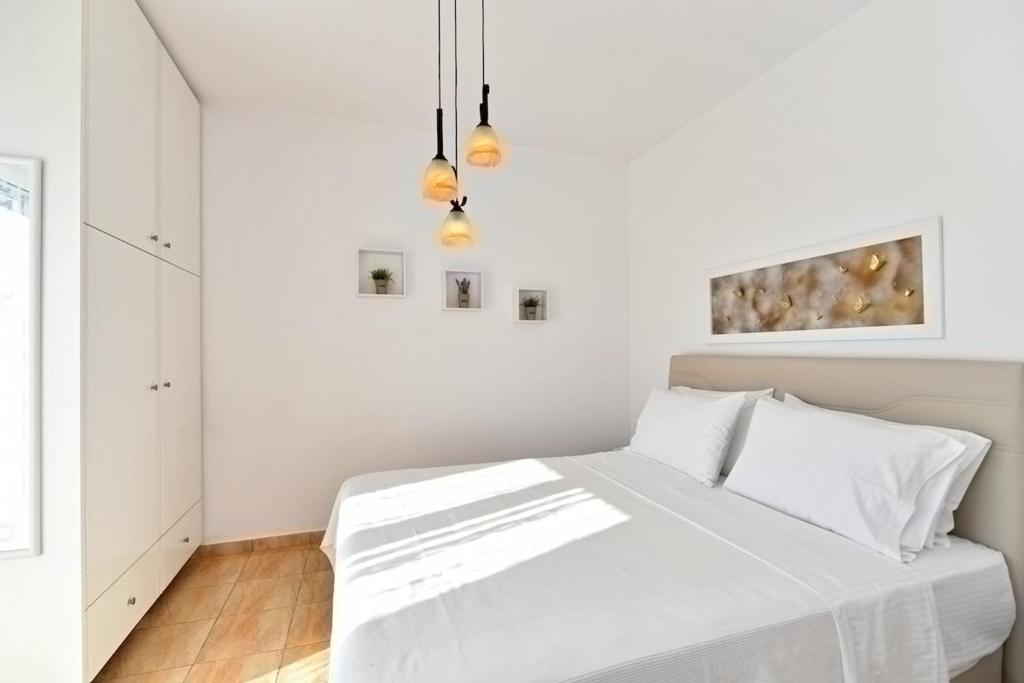 Posteľ alebo postele v izbe v ubytovaní DreamCatcher Sea view mini pool Paros
