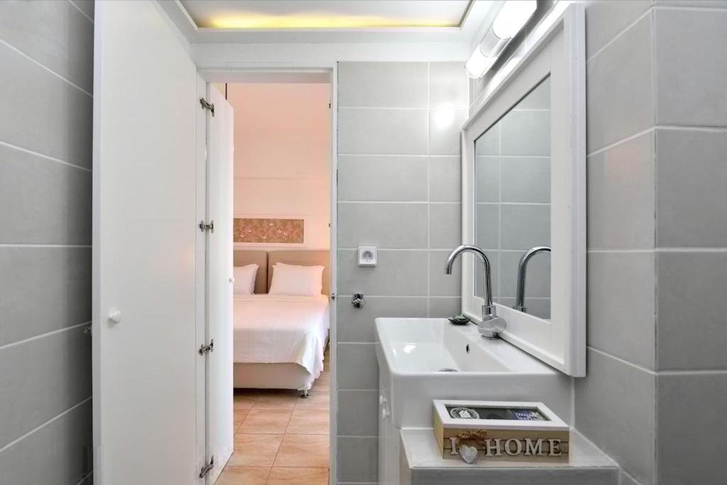 Kúpeľňa v ubytovaní DreamCatcher Sea view mini pool Paros