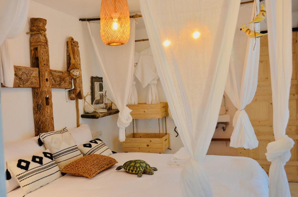 Postel nebo postele na pokoji v ubytování Tides Signature Koh Chang boutique resort