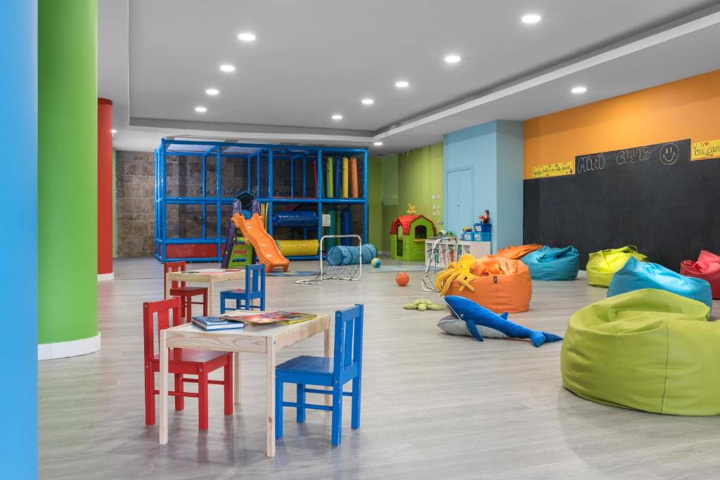 Barnklubb på Elba Estepona Gran Hotel & Thalasso Spa