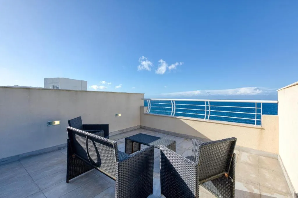 Stylish Penthouse Studio Bay Square 5