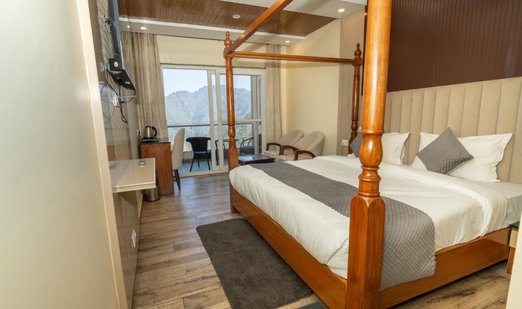 Postel nebo postele na pokoji v ubytování Trideus Mountain Club & Resort, Mussoorie