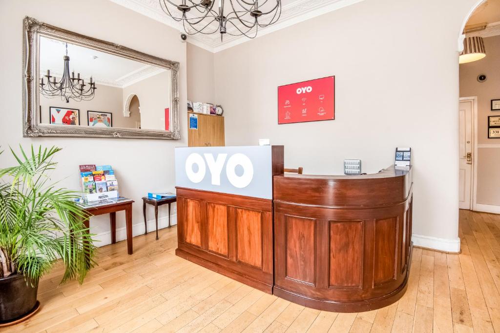 Dancenter Bristol near Clifton Down Station - Resim 14