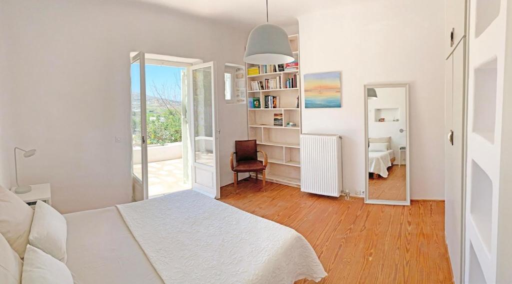 Łóżko lub łóżka w pokoju w obiekcie Villa Joy in Ampelas Paros