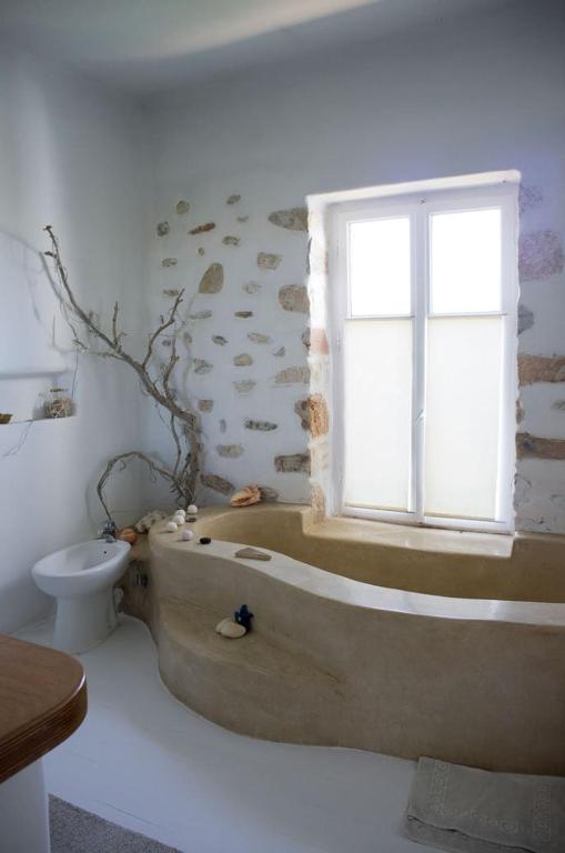 Łazienka w obiekcie Villa Joy in Ampelas Paros