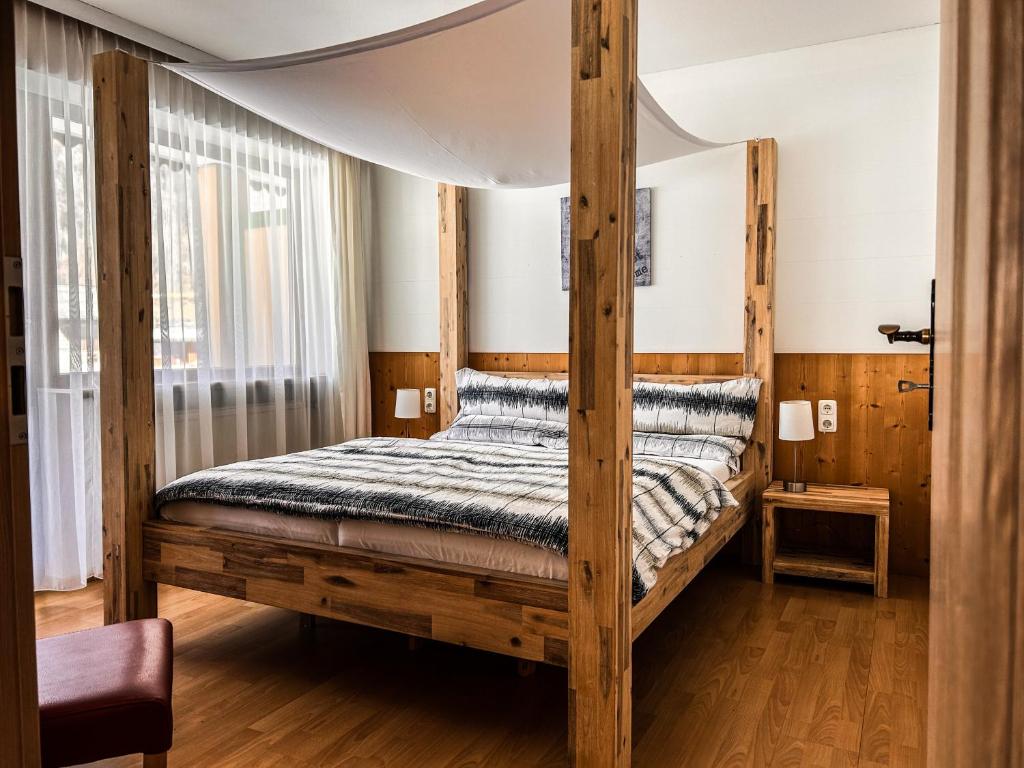 Postel nebo postele na pokoji v ubytování Apart Solaria - Wohnungen in Au-Schoppernau