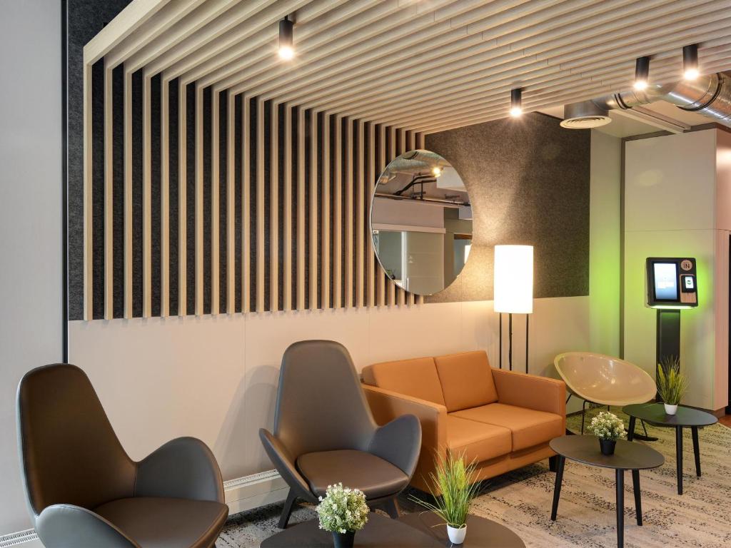 Posezení v ubytování B&B HOTEL Kassel-Industriepark