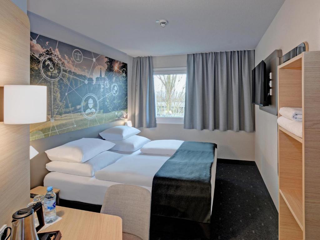 Postel nebo postele na pokoji v ubytování B&B HOTEL Kassel-Industriepark