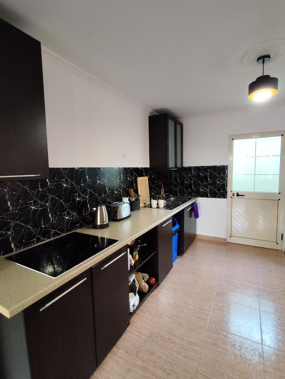 Kuchyň nebo kuchyňský kout v ubytování Hostel Albania Villa