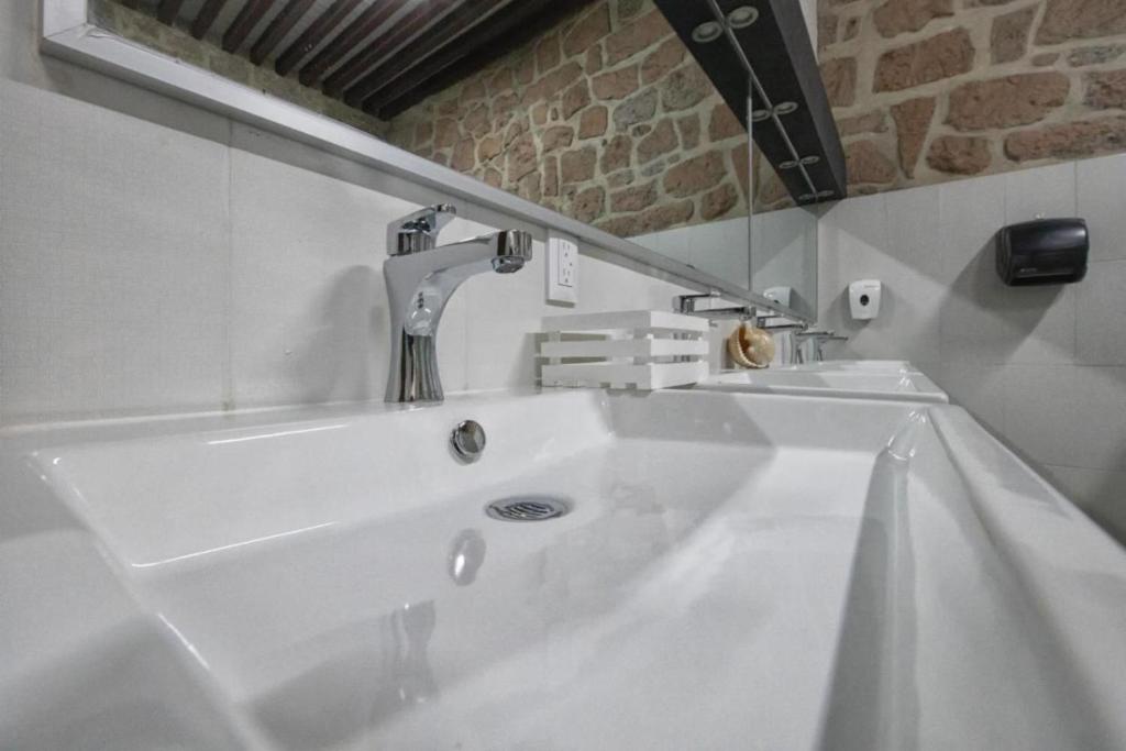 Koupelna v ubytování OYO Hostal Mich