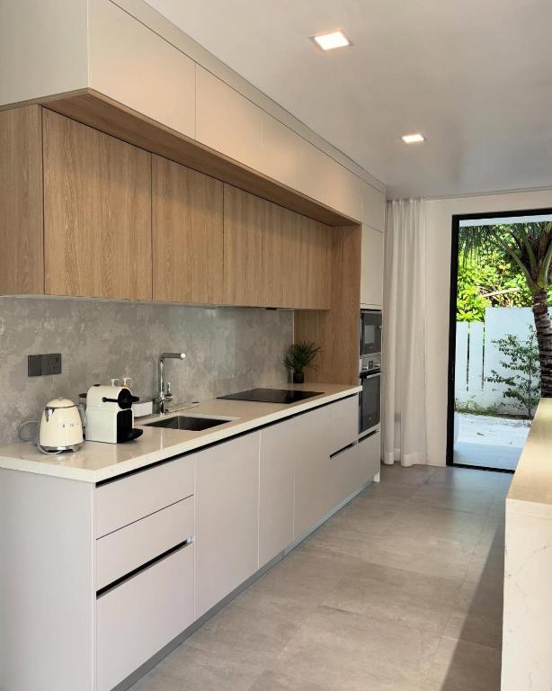 Kuchyň nebo kuchyňský kout v ubytování Kinbi Private Villa - Goidhoo