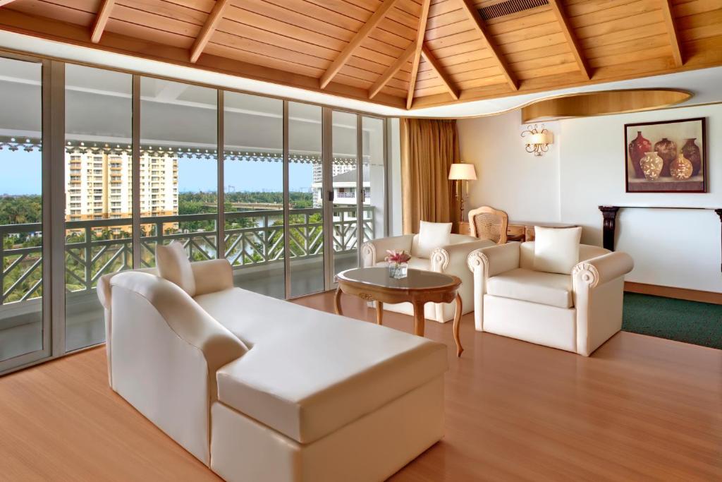 Posezení v ubytování Le Meridien Kochi
