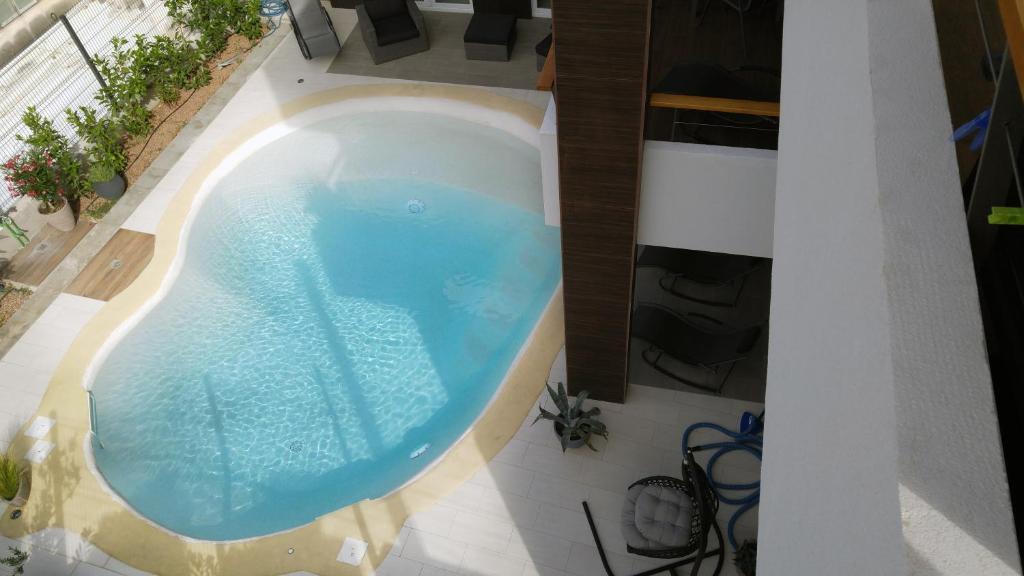 Der Swimmingpool an oder in der Nähe von Basic Mansion Mandalina