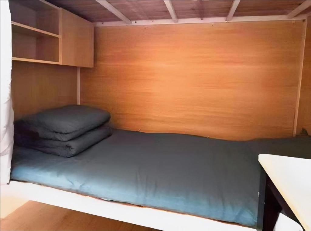 Postel nebo postele na pokoji v ubytování 百灿青年客栈新国际博览中心店