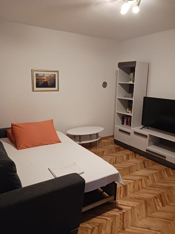 TV a/nebo společenská místnost v ubytování Apartments Marino