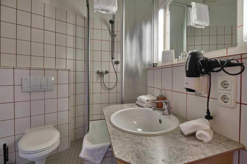 Koupelna v ubytování Hotel Roter Hahn