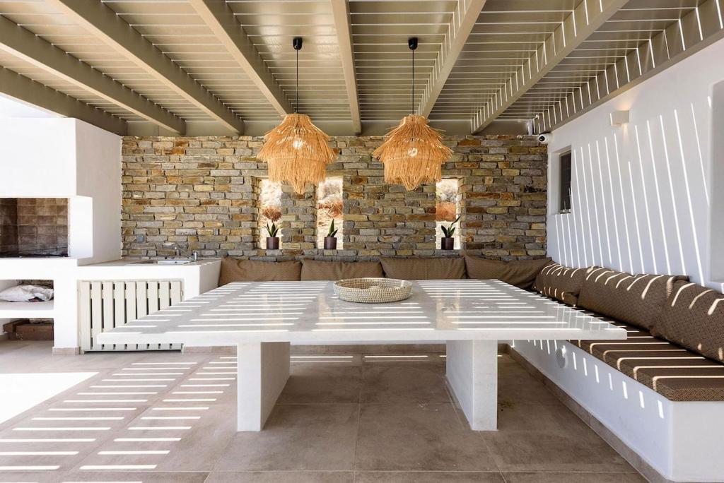 Posedenie v ubytovaní Rising Moon sea view villa near the beach