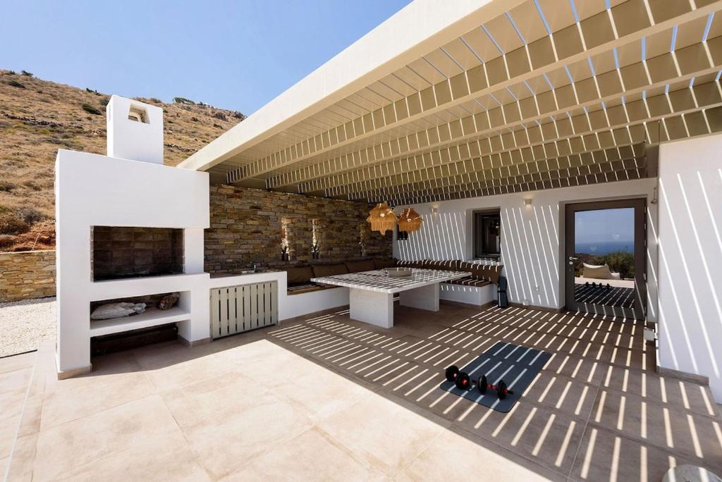 Posedenie v ubytovaní Rising Moon sea view villa near the beach