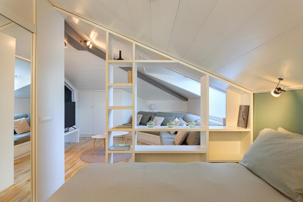 a bedroom with a bunk bed with a ladder at Casa Giacomo in Arona