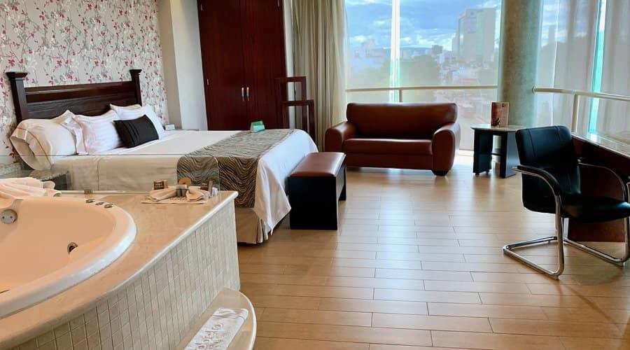 TV a/nebo společenská místnost v ubytování Jades Hotel