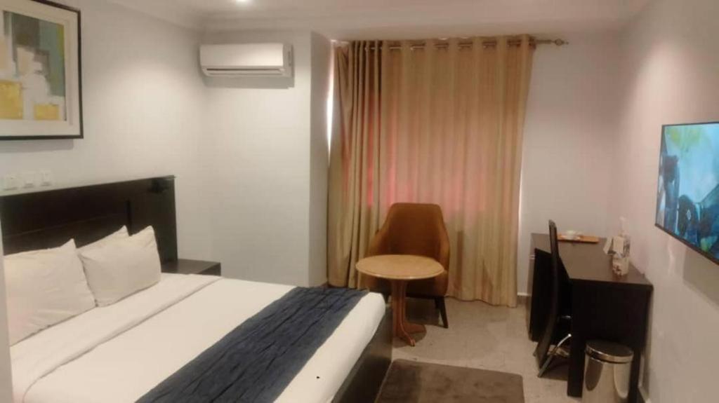TV a/nebo společenská místnost v ubytování Jades Hotel